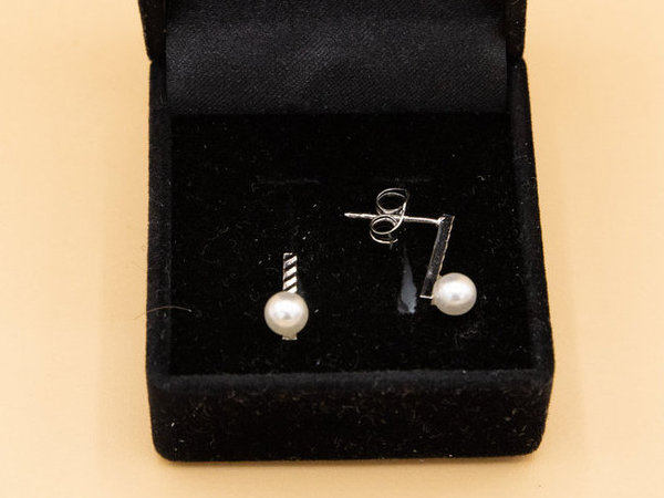 Ohrringe Stecker 925er versilbert mit Perle hängend